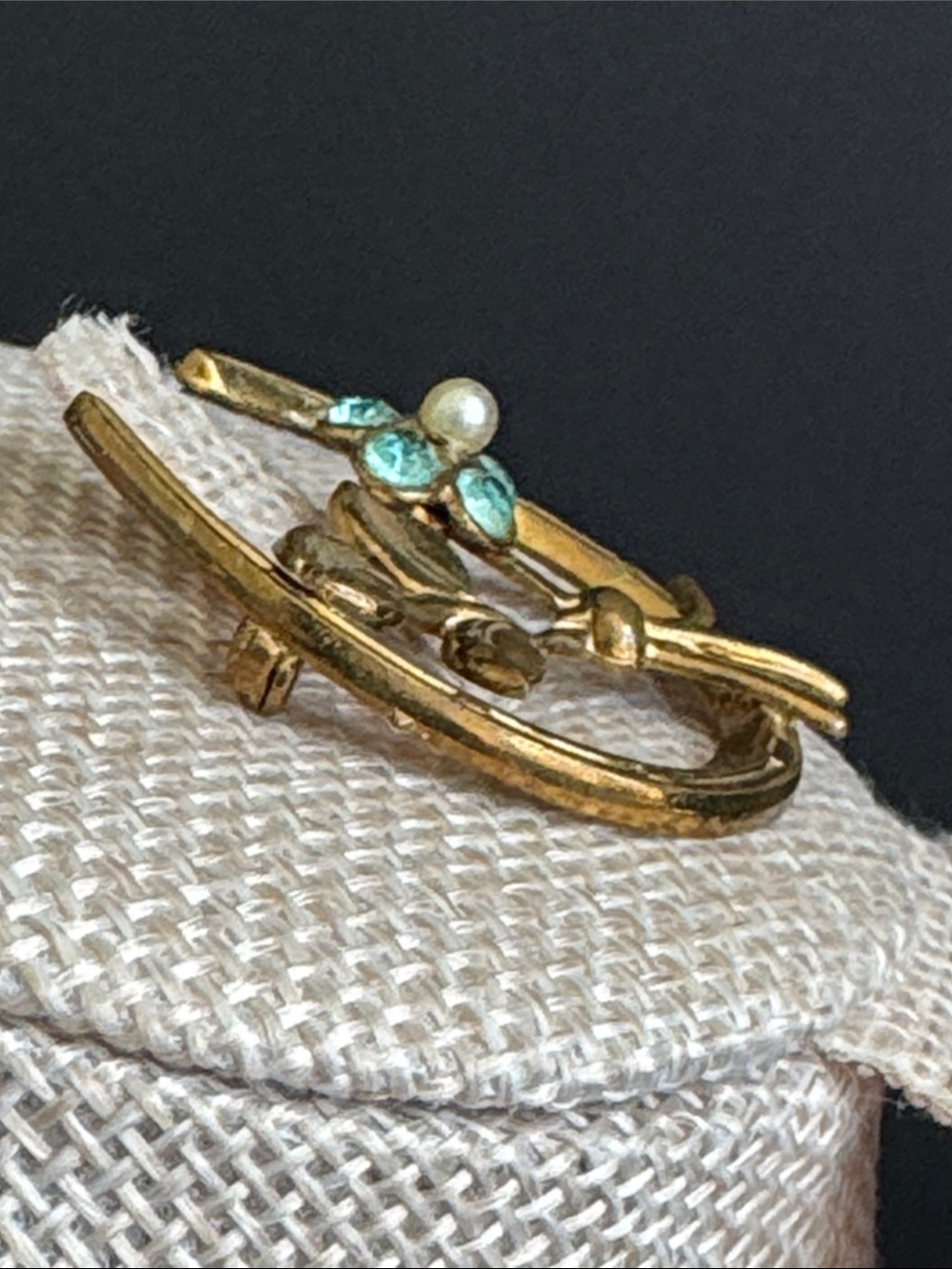 VTG Signed Coro Horseshoe Brooch  - Gold Tone w/Faux Pearls & Blue Rhinestones - Picture 2 of 5